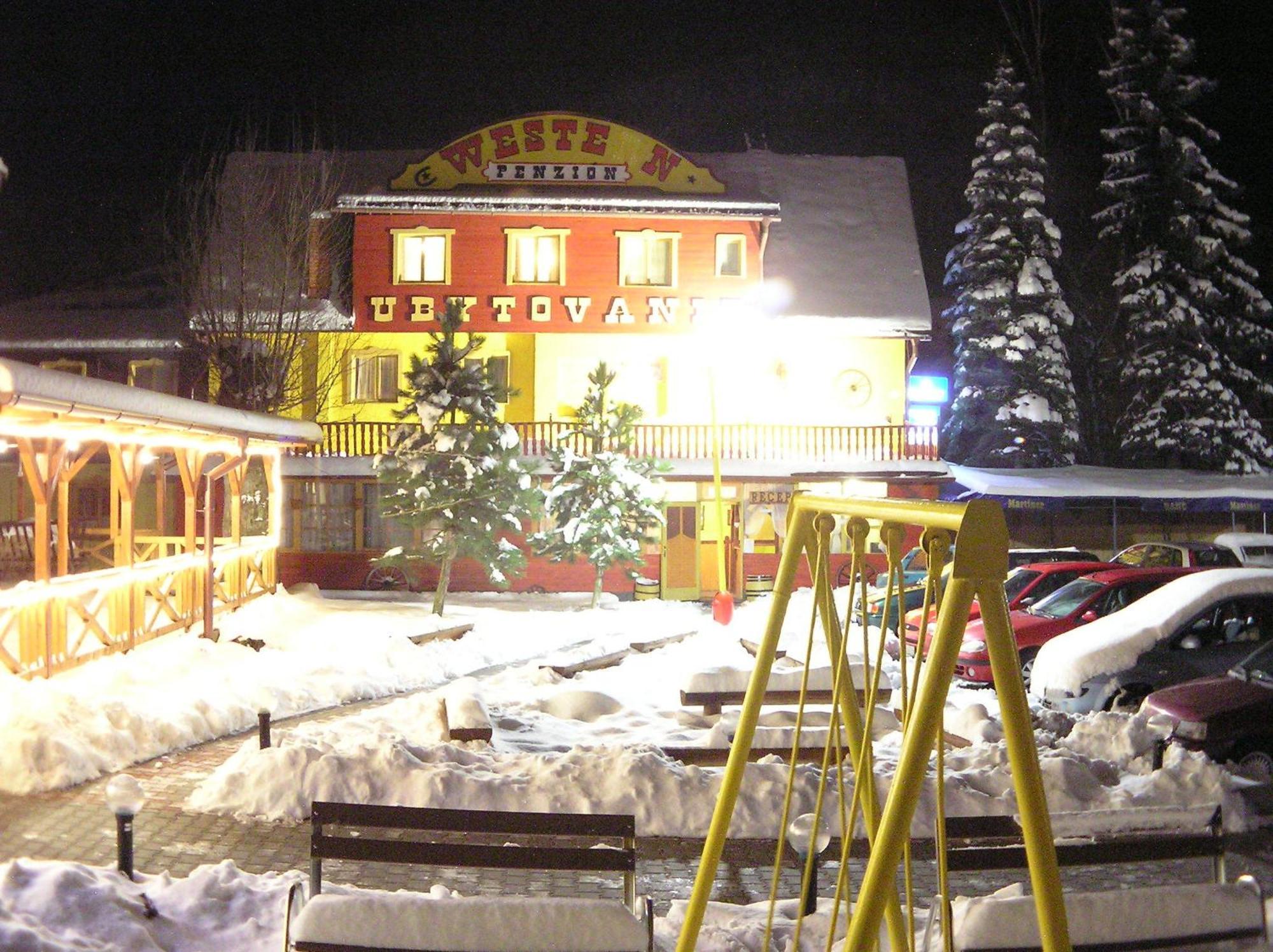 Western Penzion Ruzomberok Esterno foto