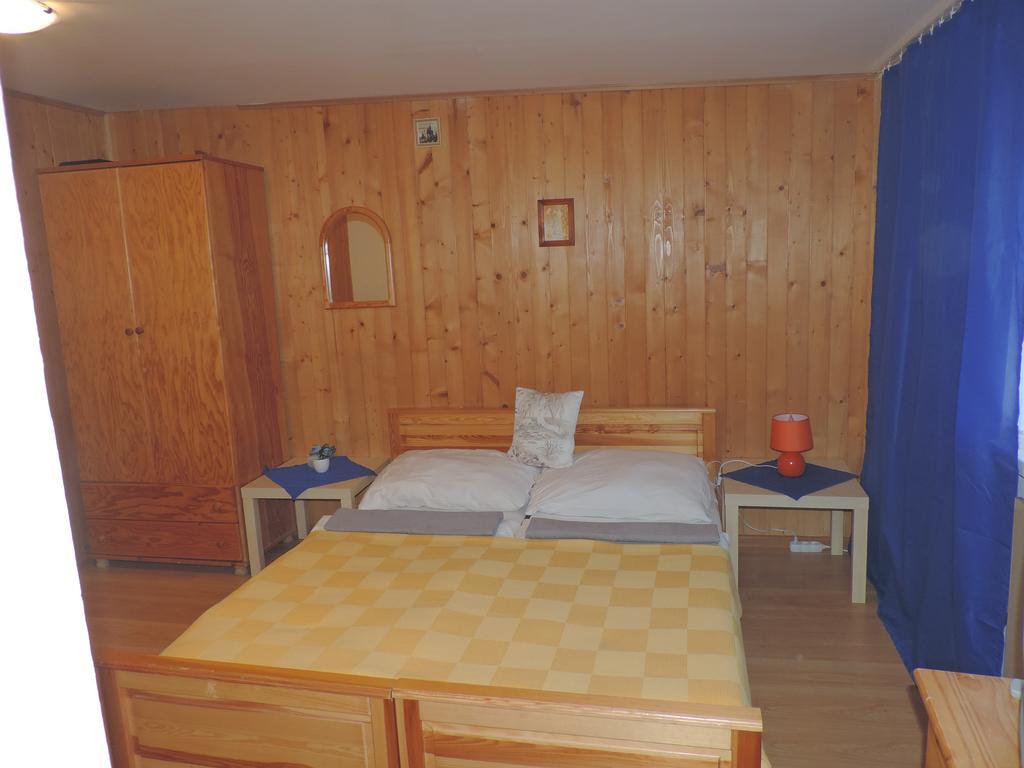 Western Penzion Ruzomberok Esterno foto