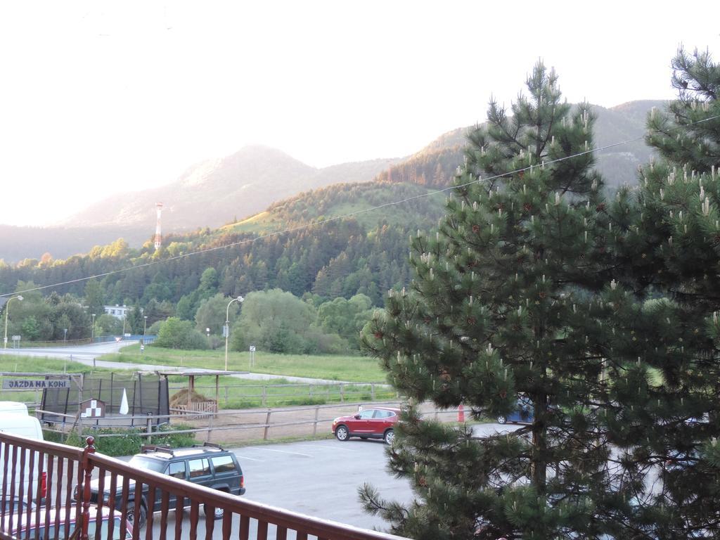 Western Penzion Ruzomberok Esterno foto