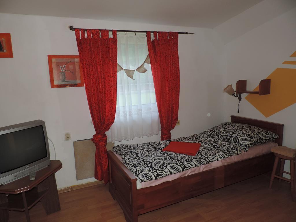 Western Penzion Ruzomberok Esterno foto